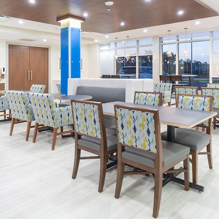 Holiday Inn Express & Suites - Fort Myers Airport By Ihg Exterior photo