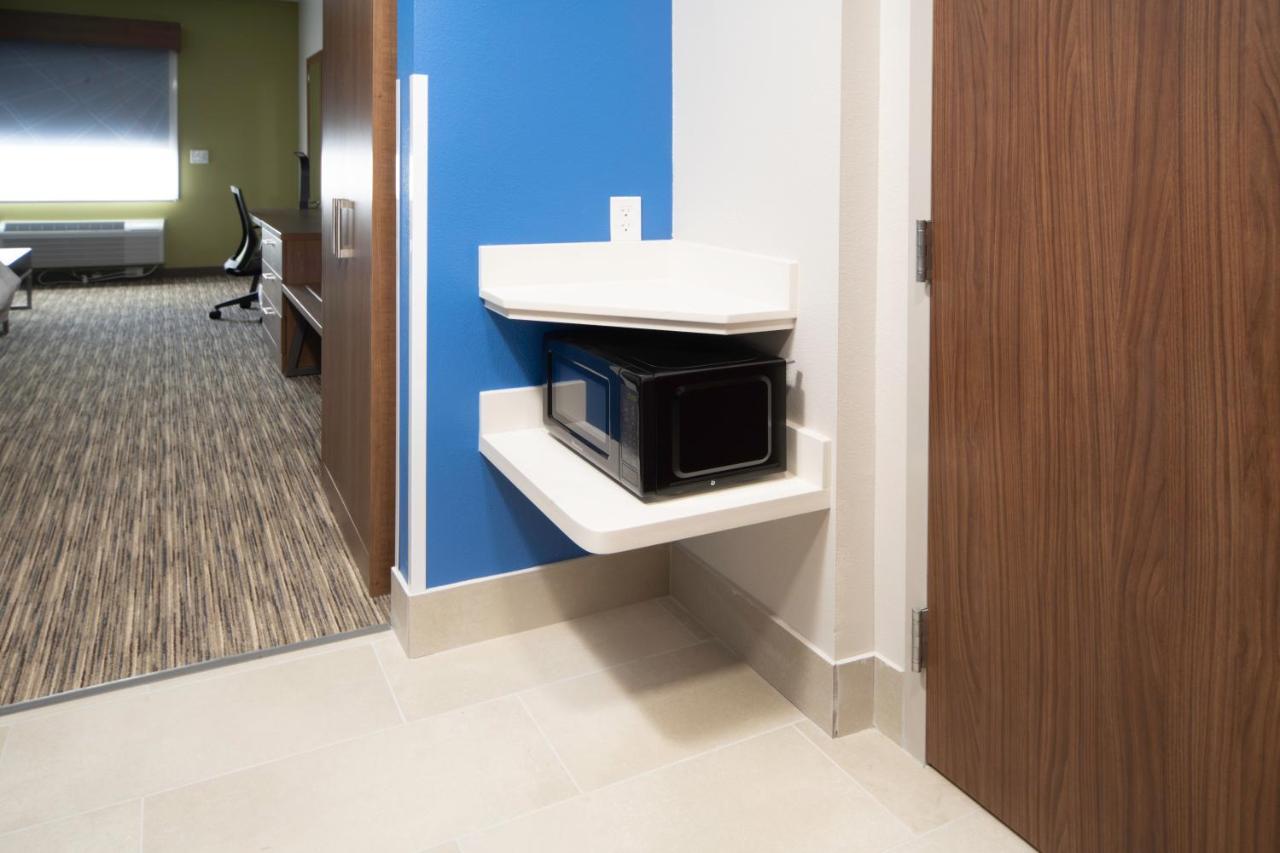 Holiday Inn Express & Suites - Fort Myers Airport By Ihg Exterior photo