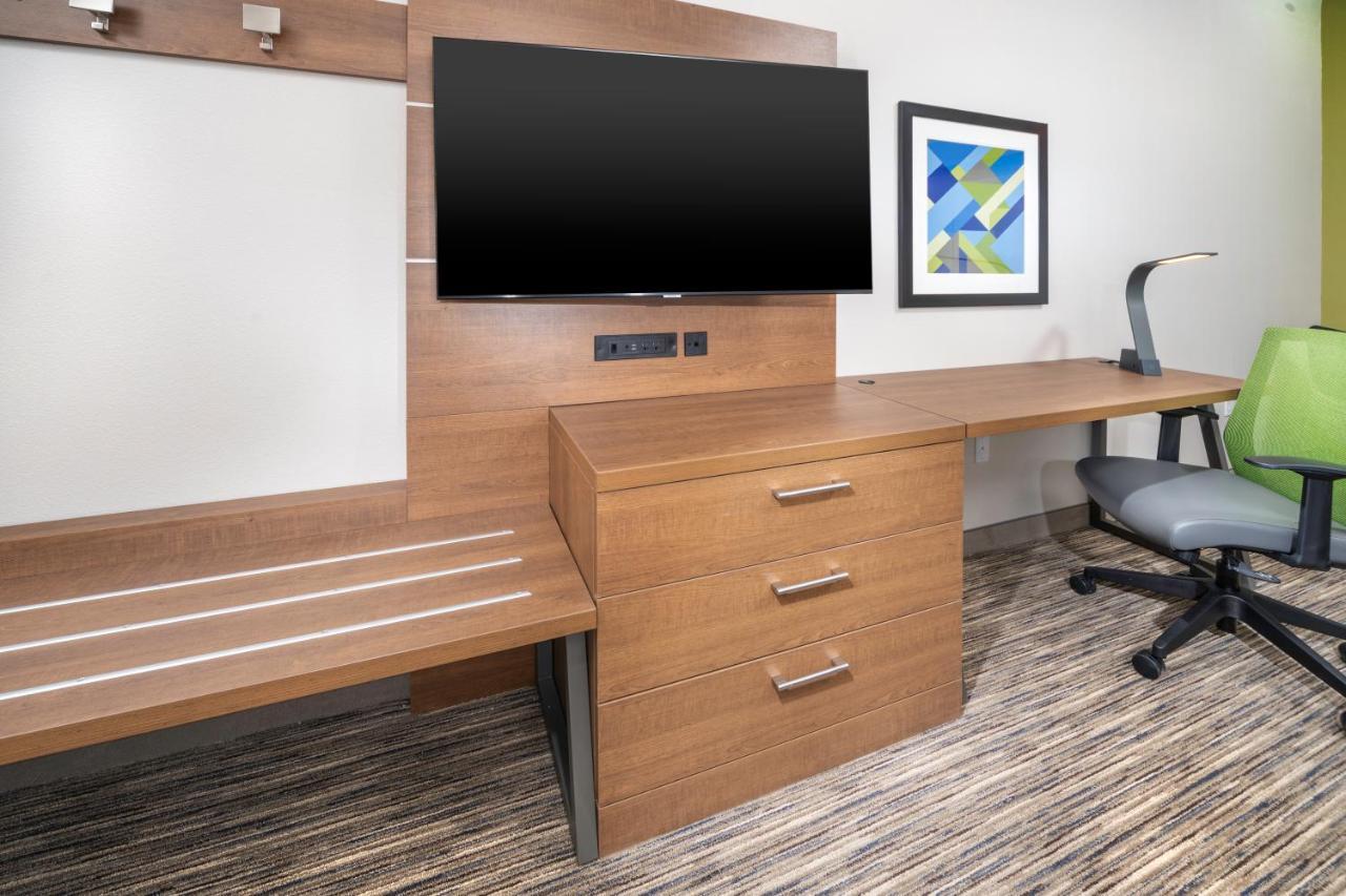 Holiday Inn Express & Suites - Fort Myers Airport By Ihg Exterior photo