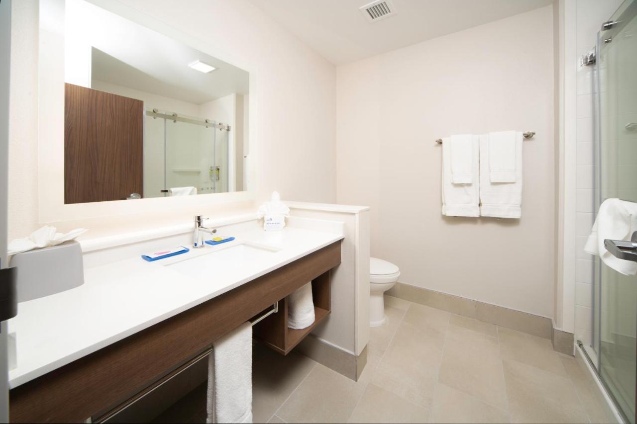 Holiday Inn Express & Suites - Fort Myers Airport By Ihg Exterior photo