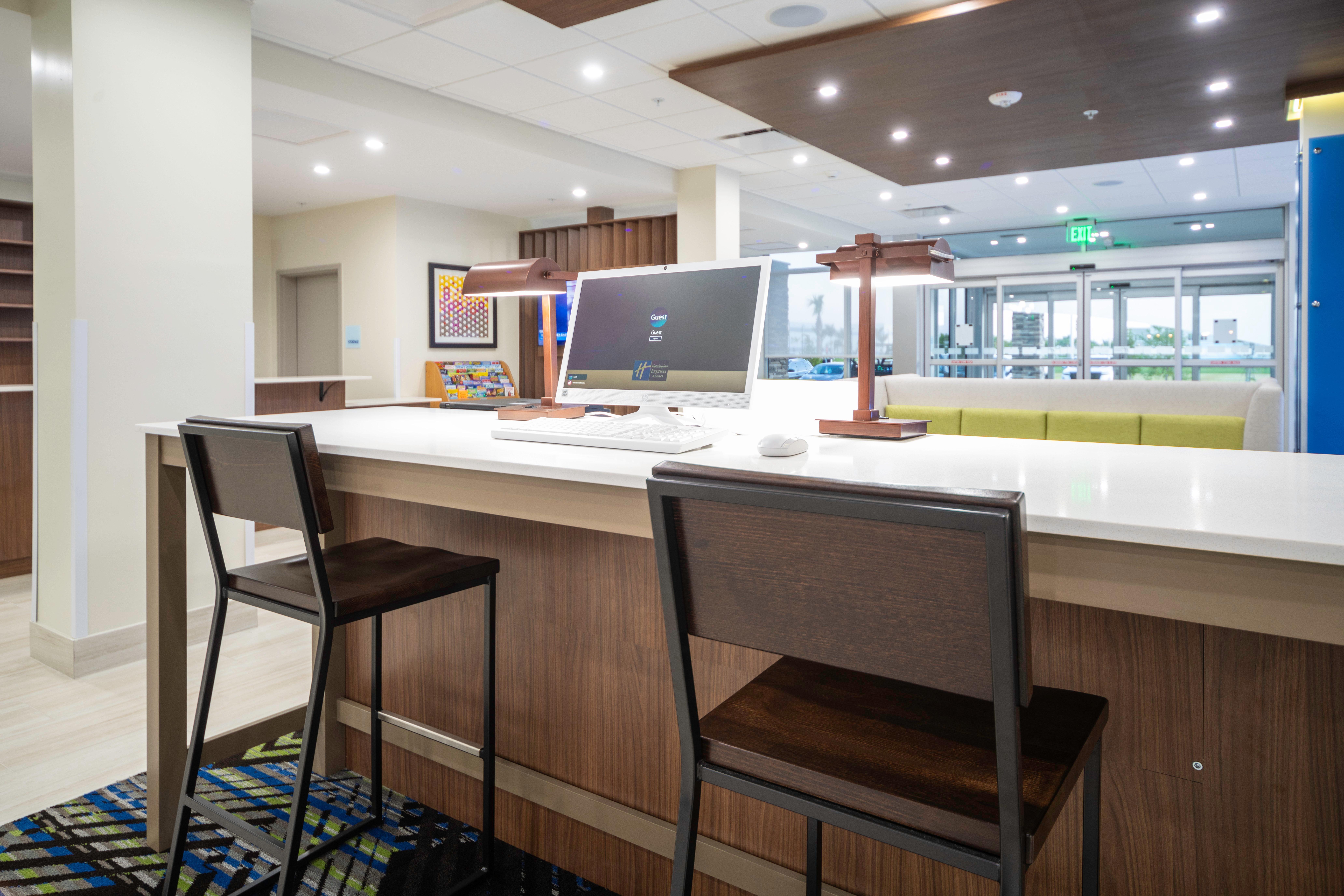 Holiday Inn Express & Suites - Fort Myers Airport By Ihg Exterior photo