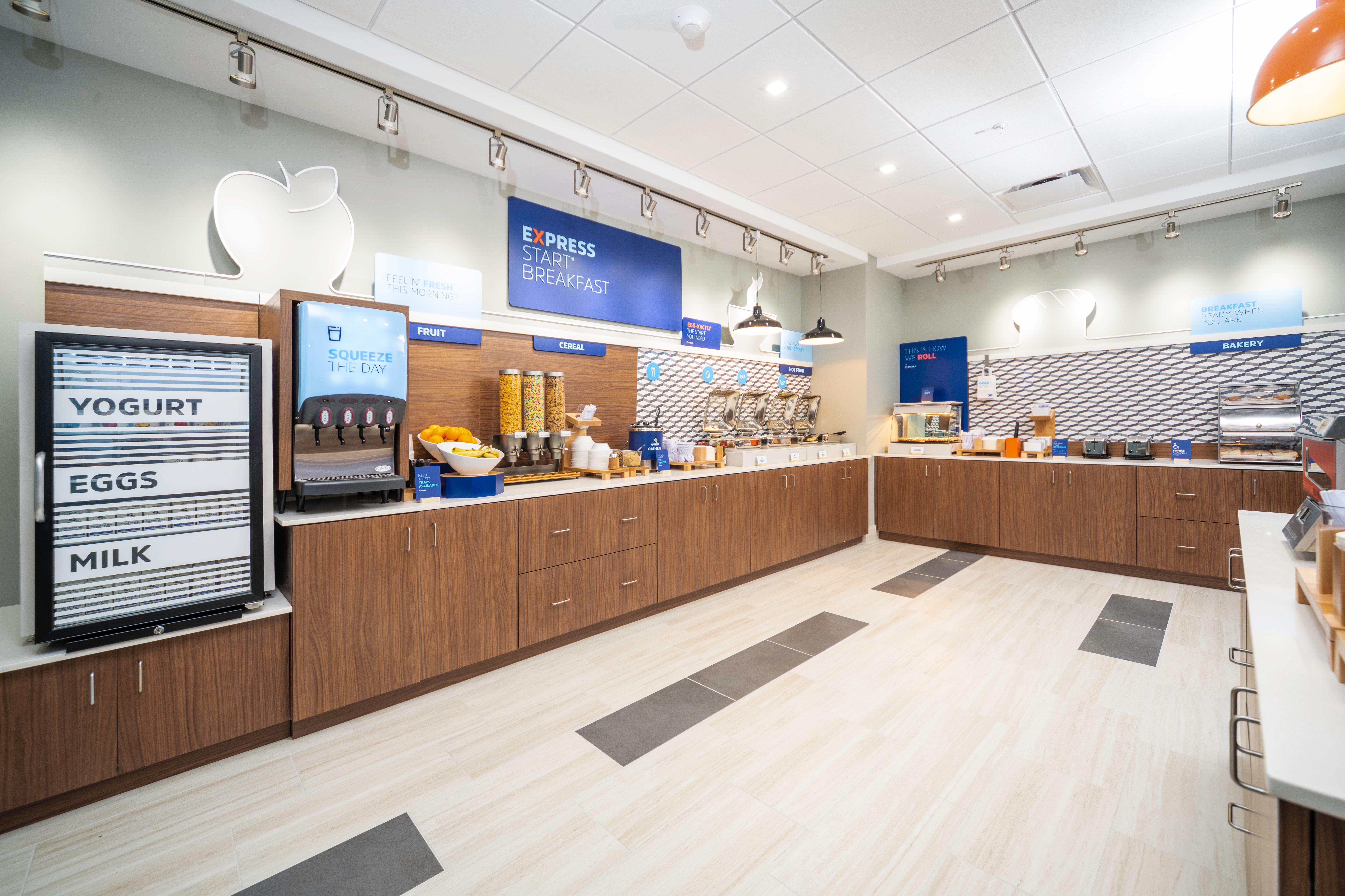 Holiday Inn Express & Suites - Fort Myers Airport By Ihg Exterior photo
